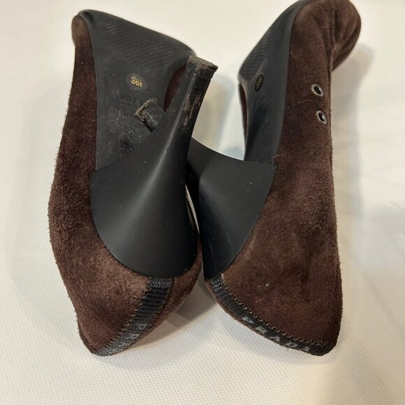 Womens Prada Brown Black Suede Patent Leather Capped Toe Heels Pumps 38.5 US/8.5 - Picture 16 of 16